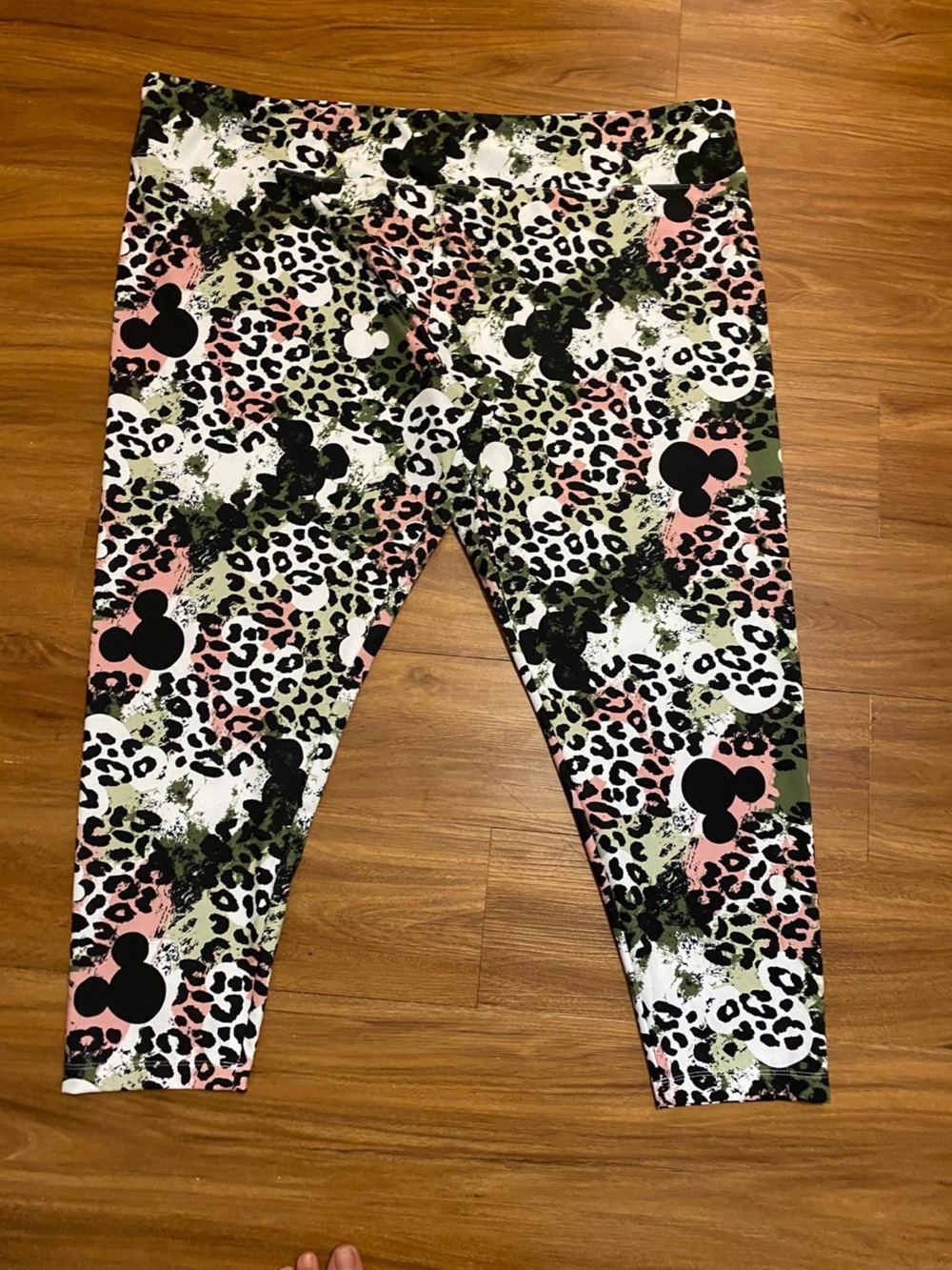 Disney Women’s Leopard & Mickey Print Capri Leggings - Pink, Green, Black Sz 3X
